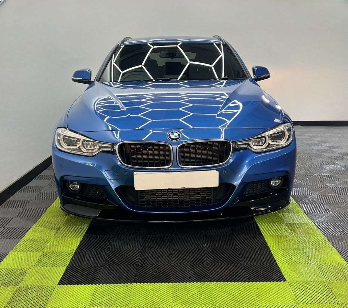 A 2017 BMW 3 SERIES 3.0 330d M Sport Touring 5dr Diesel Auto Euro 6 (s/s) (258 ps) A 2017 BMW 3 SERIES 3.0 330d M Sport Touring 5dr Diesel Auto Euro 6 (s/s) (258 ps)