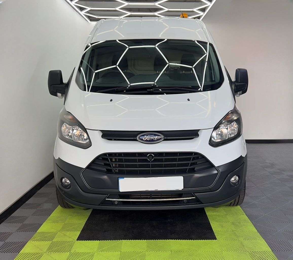 A 2017 FORD TRANSIT CUSTOM 2.0 TDCi 290 Panel Van 5dr Diesel Manual L1 H2 (164 g/km, 104 bhp) A 2017 FORD TRANSIT CUSTOM 2.0 TDCi 290 Panel Van 5dr Diesel Manual L1 H2 (164 g/km, 104 bhp)