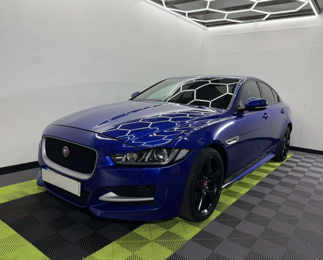 A 2017 JAGUAR XE 2.0d R-Sport Saloon 4dr Diesel Auto Euro 6 (s/s) (180 ps) A 2017 JAGUAR XE 2.0d R-Sport Saloon 4dr Diesel Auto Euro 6 (s/s) (180 ps)