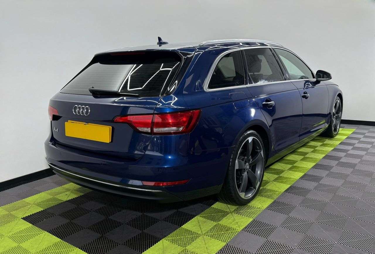 A 2017 AUDI A4 AVANT 2.0 TDI ultra SE Estate 5dr Diesel S Tronic Euro 6 (s/s) (150 ps) A 2017 AUDI A4 AVANT 2.0 TDI ultra SE Estate 5dr Diesel S Tronic Euro 6 (s/s) (150 ps)
