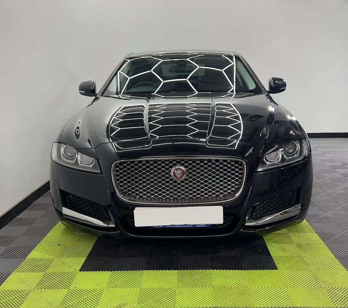 A 2016 JAGUAR XF 2.0d Portfolio Saloon 4dr Diesel Auto Euro 6 (s/s) (180 ps) A 2016 JAGUAR XF 2.0d Portfolio Saloon 4dr Diesel Auto Euro 6 (s/s) (180 ps)