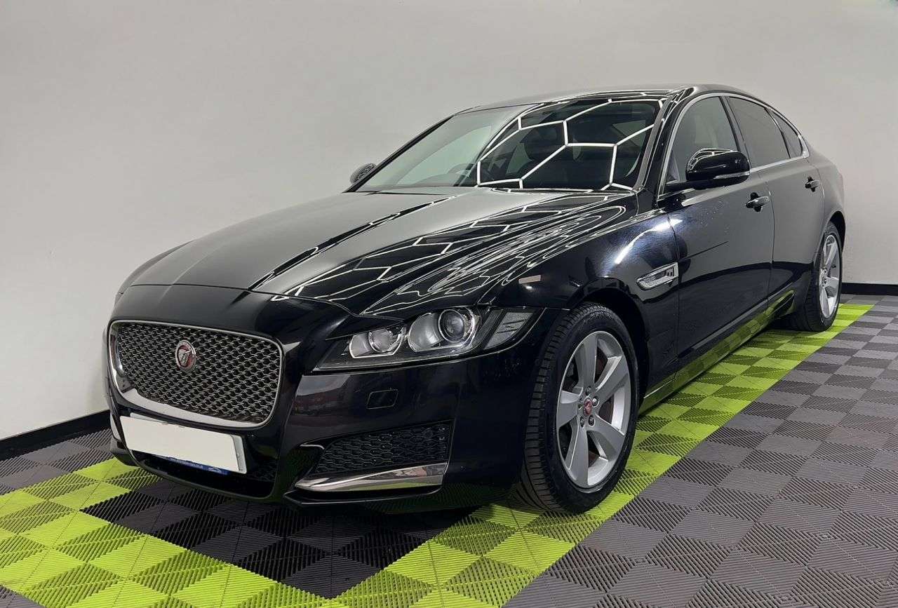 A 2016 JAGUAR XF 2.0d Portfolio Saloon 4dr Diesel Auto Euro 6 (s/s) (180 ps) A 2016 JAGUAR XF 2.0d Portfolio Saloon 4dr Diesel Auto Euro 6 (s/s) (180 ps)