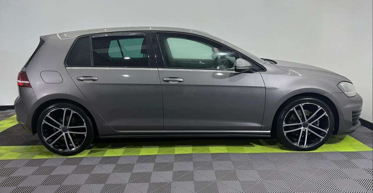 null VOLKSWAGEN GOLF null VOLKSWAGEN GOLF