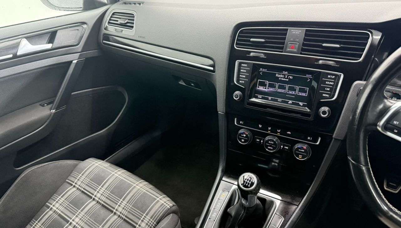 null VOLKSWAGEN GOLF null VOLKSWAGEN GOLF