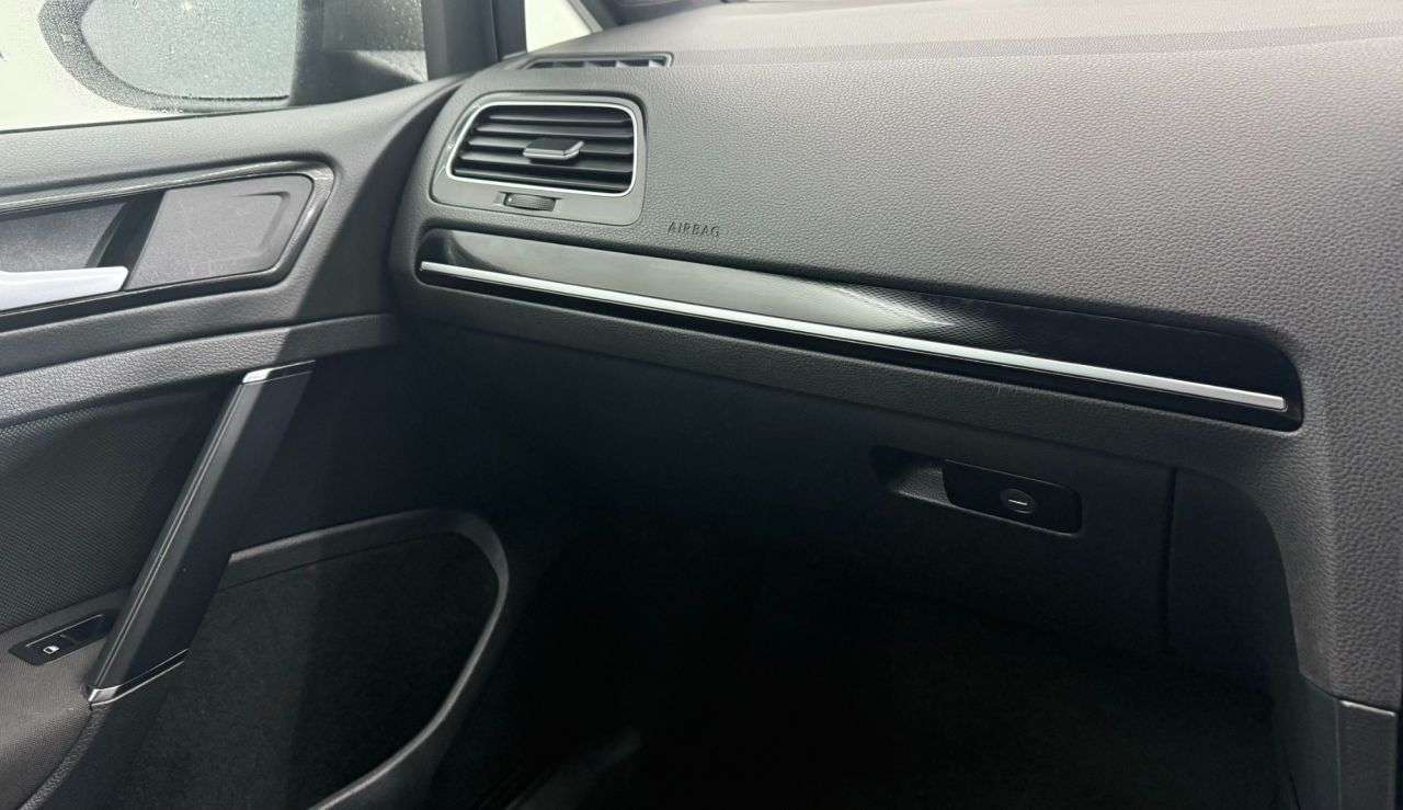 null VOLKSWAGEN GOLF null VOLKSWAGEN GOLF