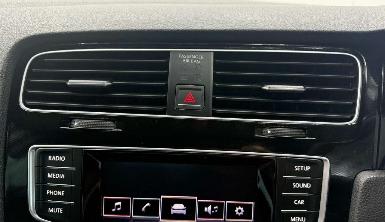 null VOLKSWAGEN GOLF null VOLKSWAGEN GOLF