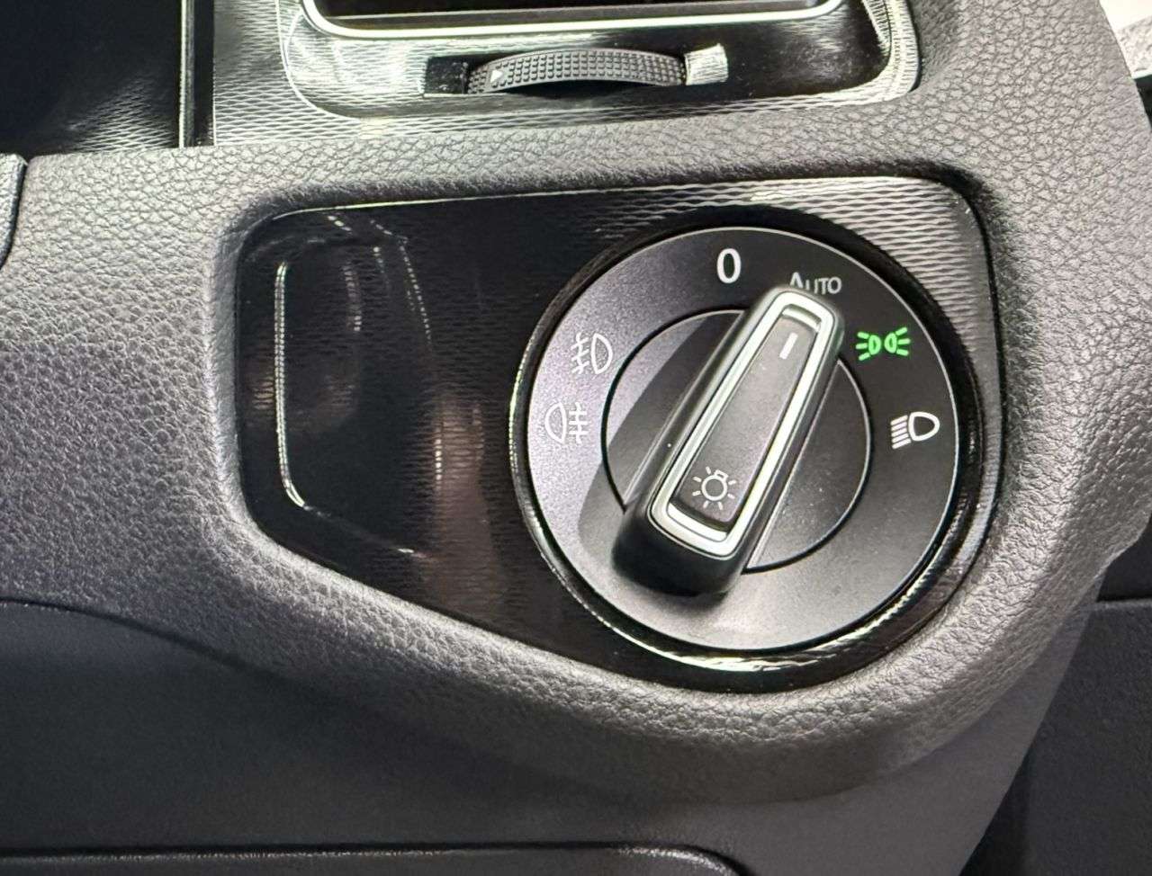 null VOLKSWAGEN GOLF null VOLKSWAGEN GOLF