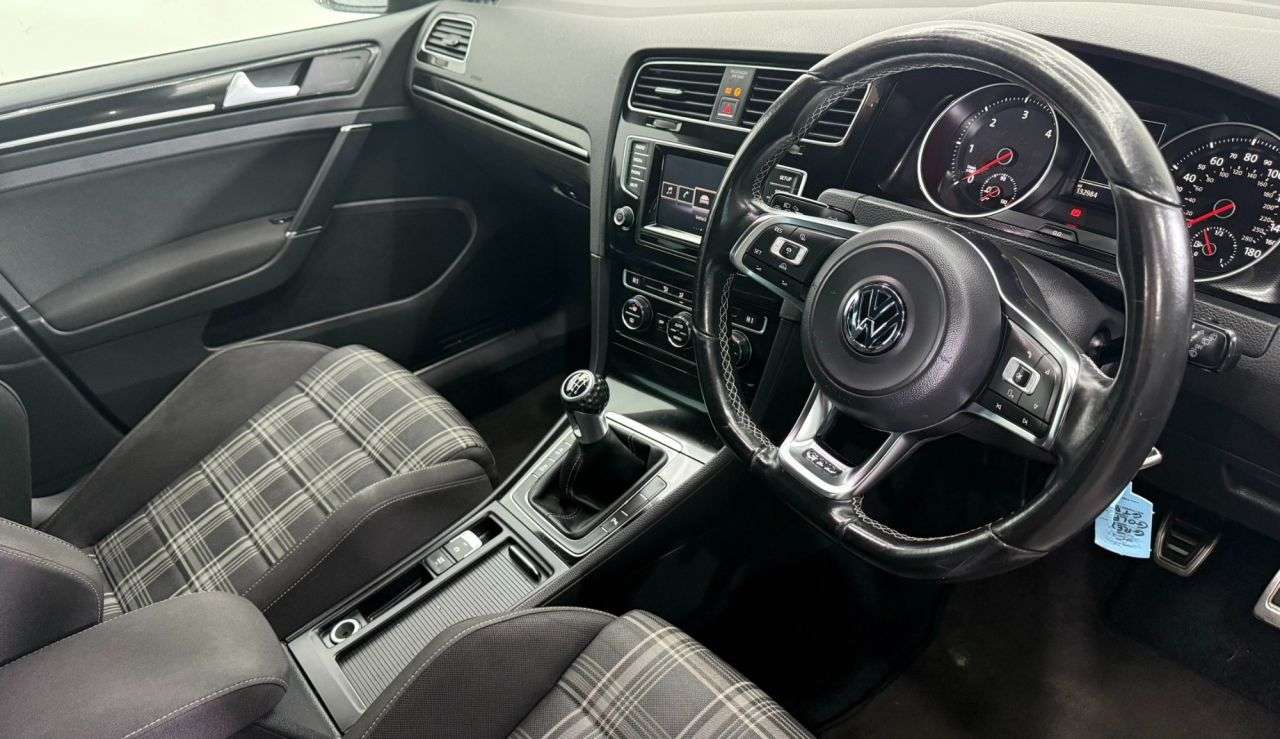 null VOLKSWAGEN GOLF null VOLKSWAGEN GOLF