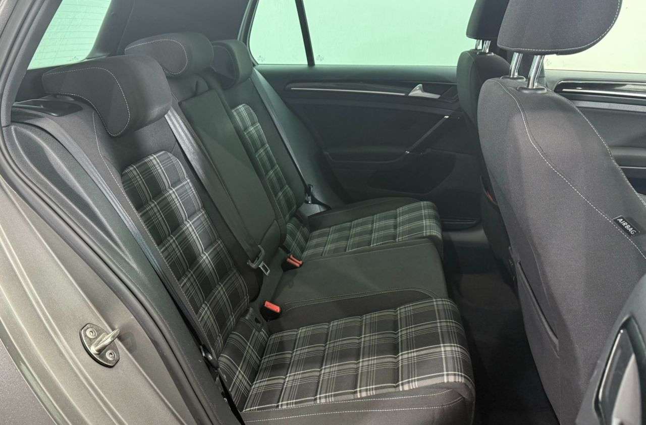 null VOLKSWAGEN GOLF null VOLKSWAGEN GOLF