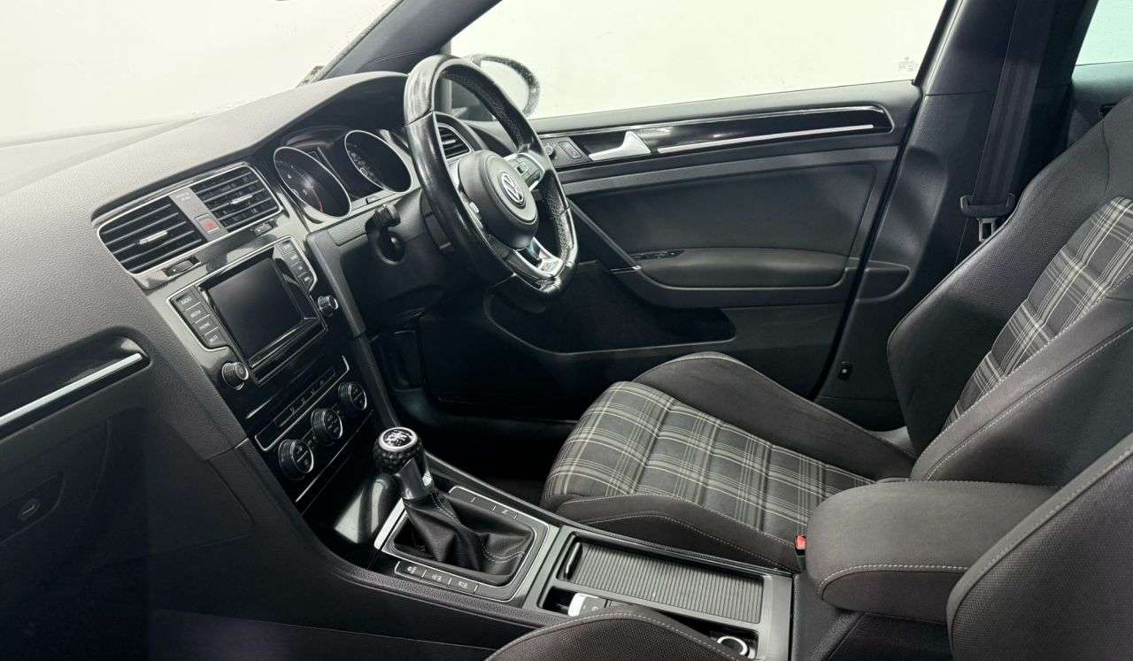 null VOLKSWAGEN GOLF null VOLKSWAGEN GOLF