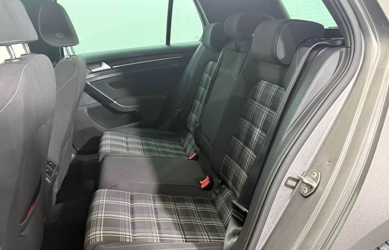 null VOLKSWAGEN GOLF null VOLKSWAGEN GOLF