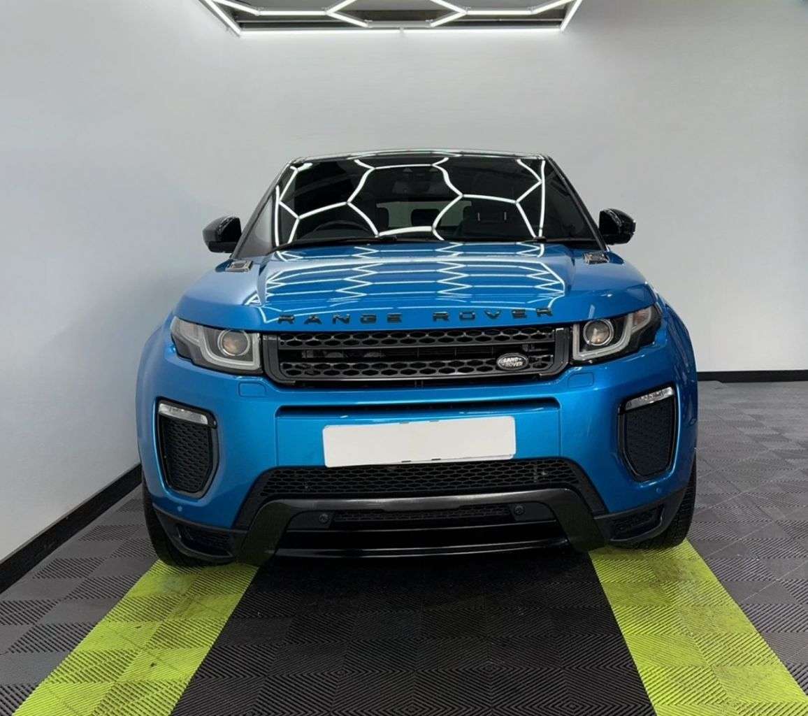 A 2018 LAND ROVER RANGE ROVER EVOQUE 2.0 TD4 Landmark SUV 5dr Diesel Auto 4WD Euro 6 (s/s) (180 ps) A 2018 LAND ROVER RANGE ROVER EVOQUE 2.0 TD4 Landmark SUV 5dr Diesel Auto 4WD Euro 6 (s/s) (180 ps)