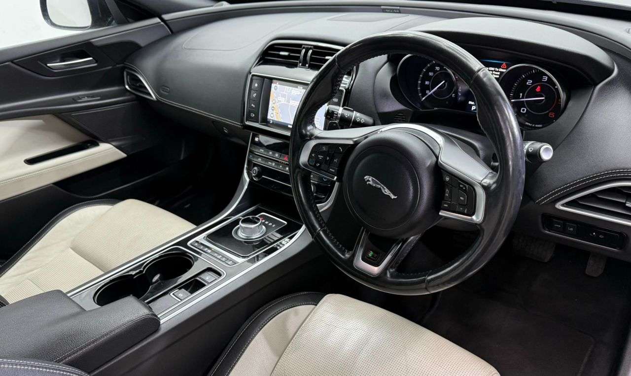 2015 JAGUAR XE 2015 JAGUAR XE