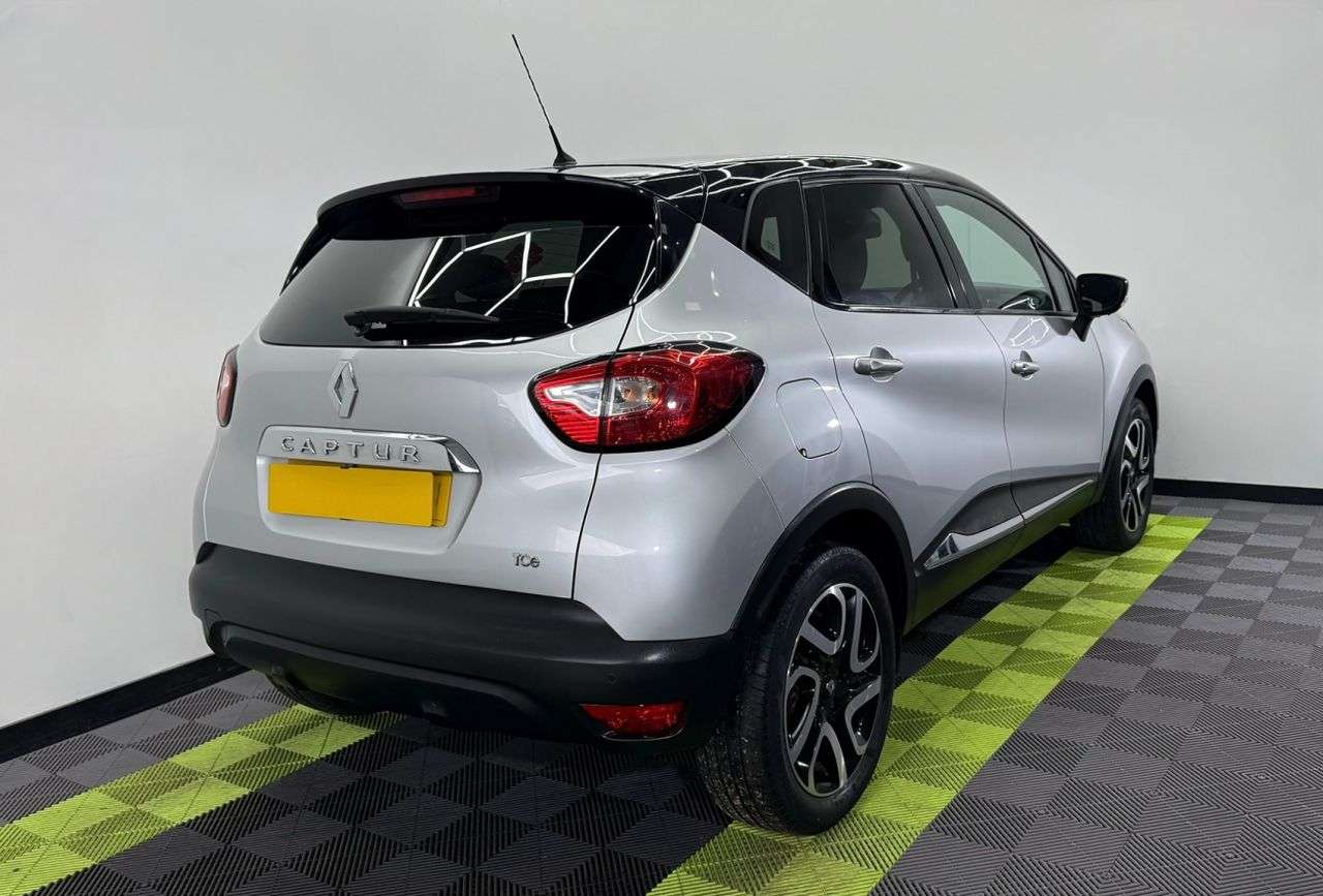A 2016 RENAULT CAPTUR 0.9 TCe ENERGY Dynamique S Nav SUV 5dr Petrol Manual Euro 6 (s/s) (90 ps) A 2016 RENAULT CAPTUR 0.9 TCe ENERGY Dynamique S Nav SUV 5dr Petrol Manual Euro 6 (s/s) (90 ps)