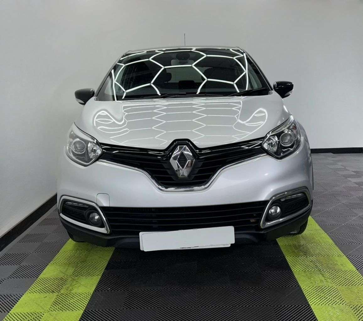 A 2016 RENAULT CAPTUR 0.9 TCe ENERGY Dynamique S Nav SUV 5dr Petrol Manual Euro 6 (s/s) (90 ps) A 2016 RENAULT CAPTUR 0.9 TCe ENERGY Dynamique S Nav SUV 5dr Petrol Manual Euro 6 (s/s) (90 ps)