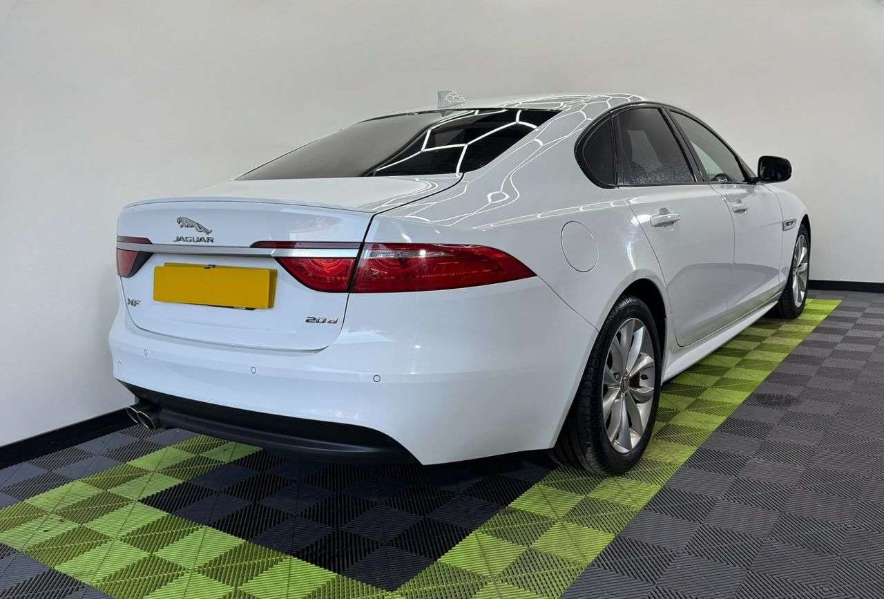 A 2017 JAGUAR XF 2.0d R-Sport Saloon 4dr Diesel Auto Euro 6 (s/s) (180 ps) A 2017 JAGUAR XF 2.0d R-Sport Saloon 4dr Diesel Auto Euro 6 (s/s) (180 ps)