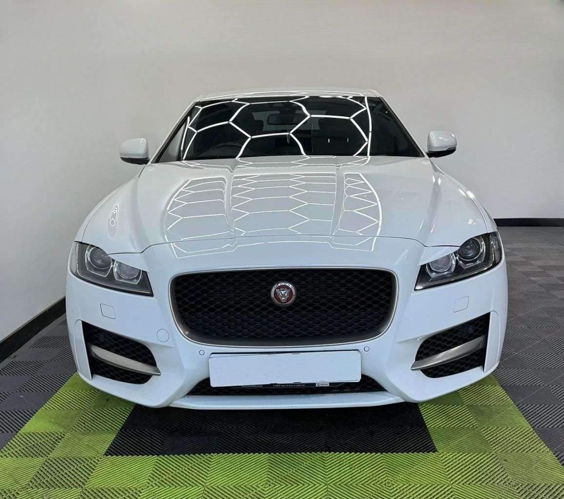 A 2017 JAGUAR XF 2.0d R-Sport Saloon 4dr Diesel Auto Euro 6 (s/s) (180 ps) A 2017 JAGUAR XF 2.0d R-Sport Saloon 4dr Diesel Auto Euro 6 (s/s) (180 ps)