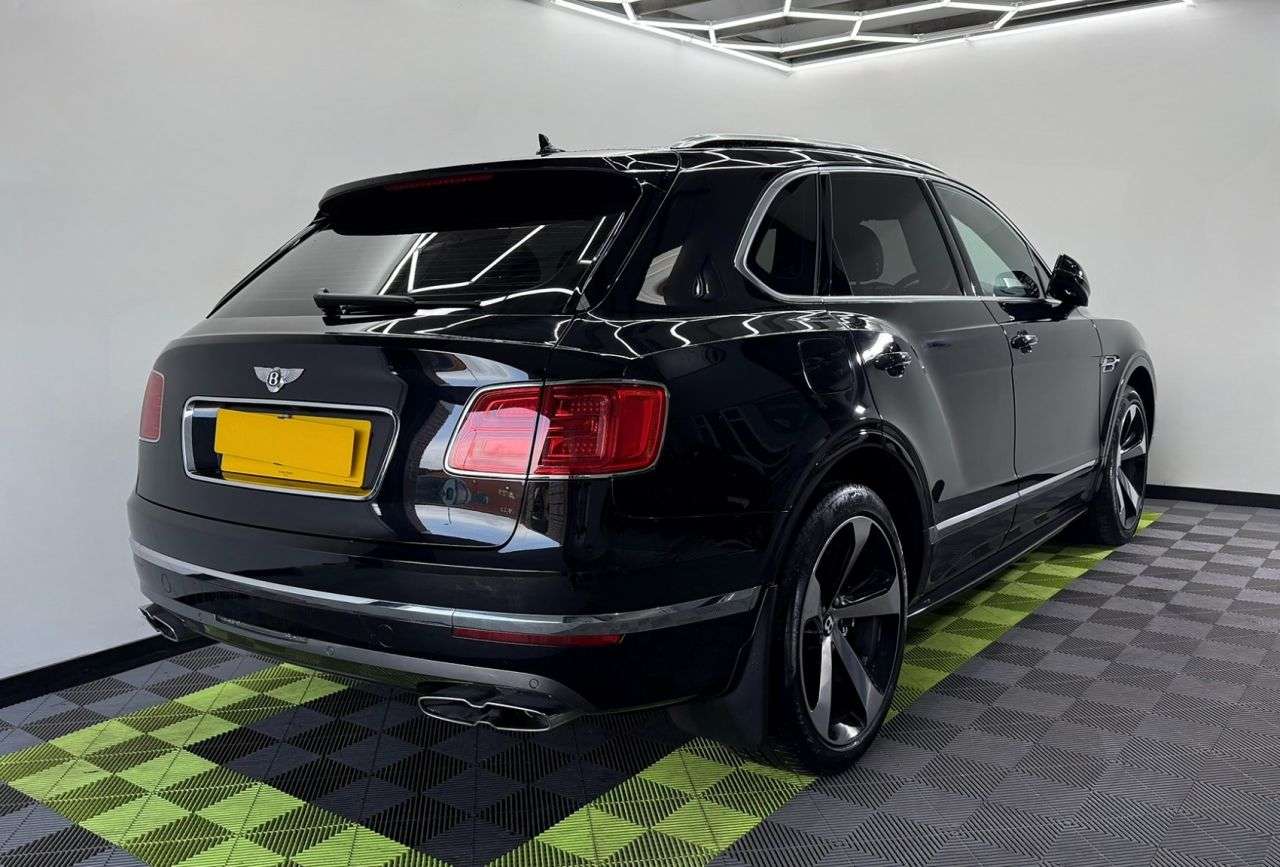 A 2020 BENTLEY BENTAYGA 4.0 V8 SUV 5dr Petrol Auto 4WD Euro 6 (s/s) (550 ps) A 2020 BENTLEY BENTAYGA 4.0 V8 SUV 5dr Petrol Auto 4WD Euro 6 (s/s) (550 ps)