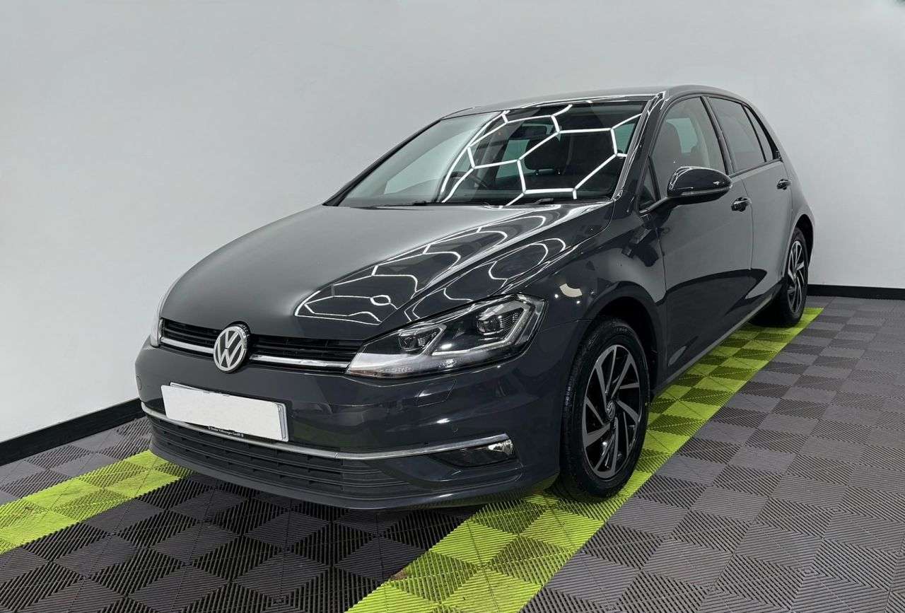 A 2019 VOLKSWAGEN GOLF 1.5 TSI EVO Match Edition Hatchback 5dr Petrol DSG Euro 6 (s/s) (150 ps) A 2019 VOLKSWAGEN GOLF 1.5 TSI EVO Match Edition Hatchback 5dr Petrol DSG Euro 6 (s/s) (150 ps)