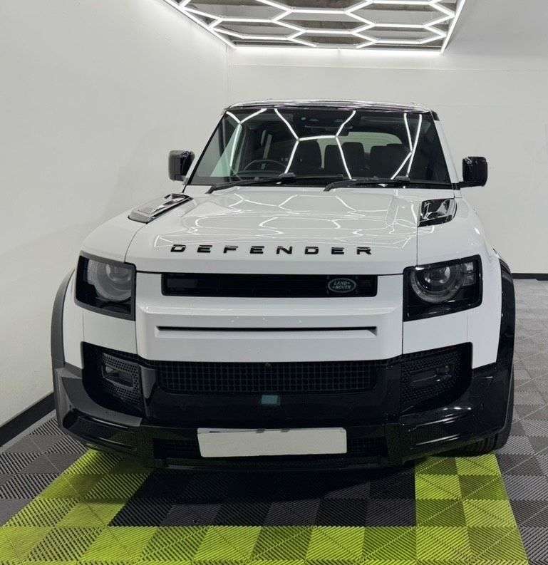 A 2020 LAND ROVER DEFENDER 2.0 SD4 SE SUV 5dr Diesel Auto 4WD Euro 6 (s/s) (200 ps) A 2020 LAND ROVER DEFENDER 2.0 SD4 SE SUV 5dr Diesel Auto 4WD Euro 6 (s/s) (200 ps)