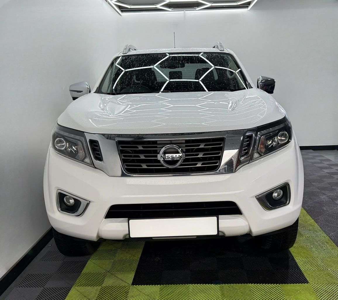 A 2019 NISSAN NAVARA 2.3 dCi Tekna Pickup Double Cab 4dr Diesel Auto 4WD Euro 6 (190 ps) A 2019 NISSAN NAVARA 2.3 dCi Tekna Pickup Double Cab 4dr Diesel Auto 4WD Euro 6 (190 ps)