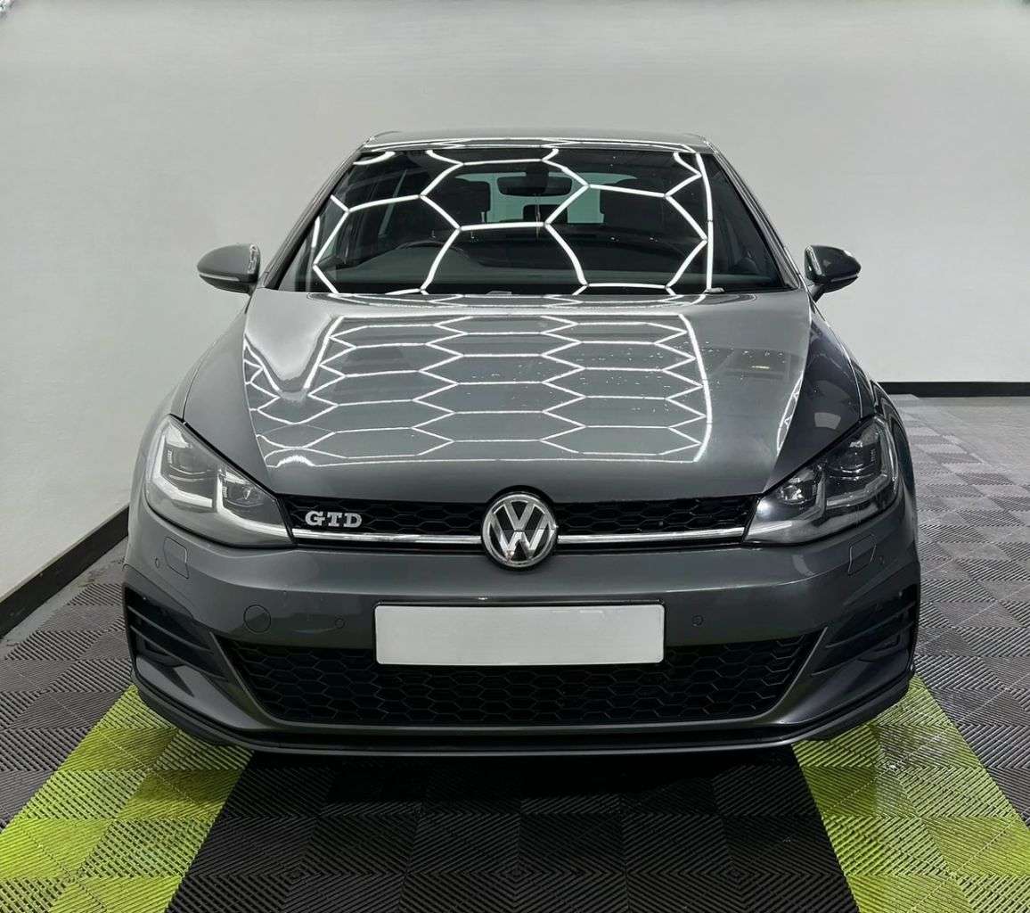 A 2017 VOLKSWAGEN GOLF 2.0 TDI BlueMotion Tech GTD Hatchback 5dr Diesel DSG Euro 6 (s/s) (184 ps) A 2017 VOLKSWAGEN GOLF 2.0 TDI BlueMotion Tech GTD Hatchback 5dr Diesel DSG Euro 6 (s/s) (184 ps)