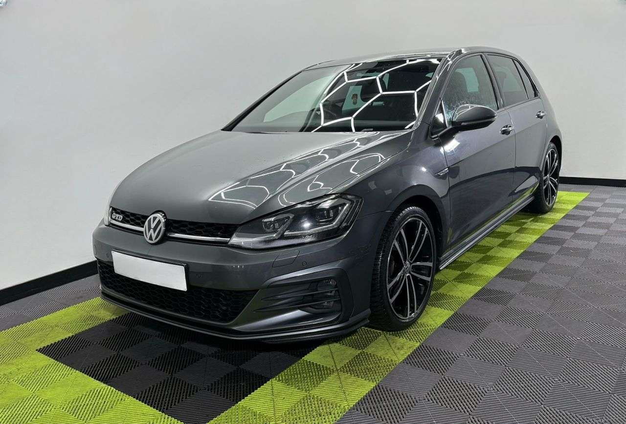 A 2017 VOLKSWAGEN GOLF 2.0 TDI BlueMotion Tech GTD Hatchback 5dr Diesel DSG Euro 6 (s/s) (184 ps) A 2017 VOLKSWAGEN GOLF 2.0 TDI BlueMotion Tech GTD Hatchback 5dr Diesel DSG Euro 6 (s/s) (184 ps)