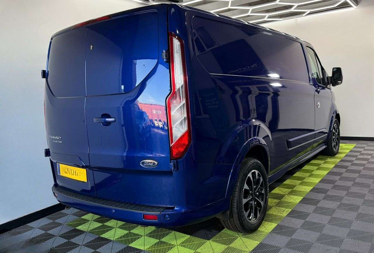A 2018 FORD TRANSIT CUSTOM 2.0 290 EcoBlue Sport Panel Van 5dr Diesel Manual L2 H1 Euro 6 (s/s) (170 p A 2018 FORD TRANSIT CUSTOM 2.0 290 EcoBlue Sport Panel Van 5dr Diesel Manual L2 H1 Euro 6 (s/s) (170 p