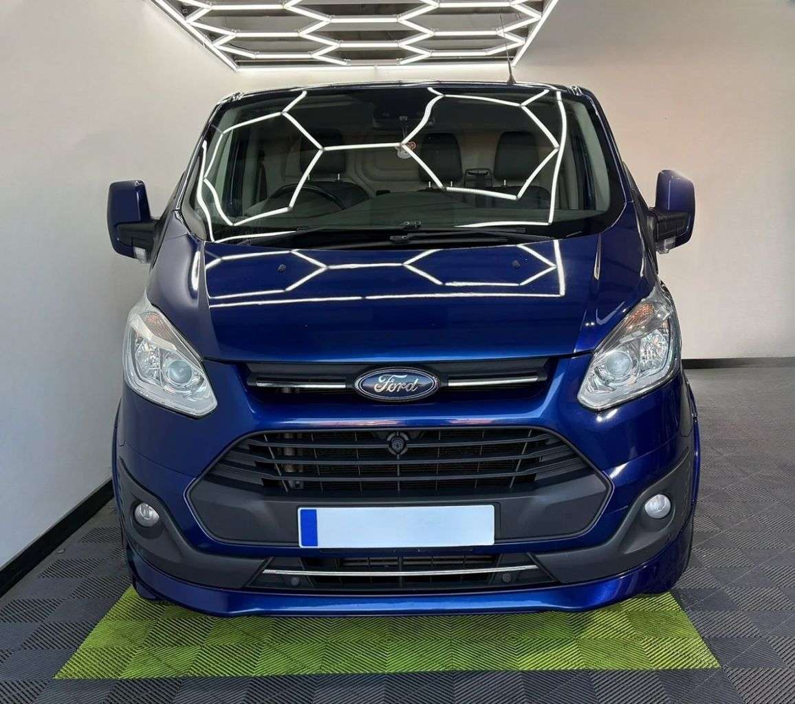 A 2018 FORD TRANSIT CUSTOM 2.0 290 EcoBlue Sport Panel Van 5dr Diesel Manual L2 H1 Euro 6 (s/s) (170 p A 2018 FORD TRANSIT CUSTOM 2.0 290 EcoBlue Sport Panel Van 5dr Diesel Manual L2 H1 Euro 6 (s/s) (170 p