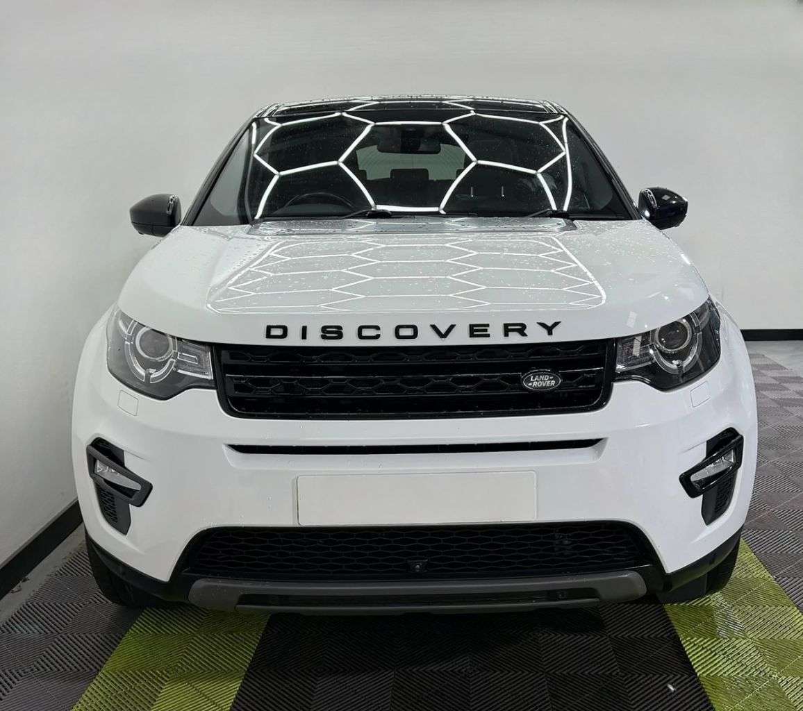A 2018 LAND ROVER DISCOVERY SPORT 2.0 TD4 HSE Black SUV 5dr Diesel Auto 4WD Euro 6 (s/s) (180 ps) A 2018 LAND ROVER DISCOVERY SPORT 2.0 TD4 HSE Black SUV 5dr Diesel Auto 4WD Euro 6 (s/s) (180 ps)