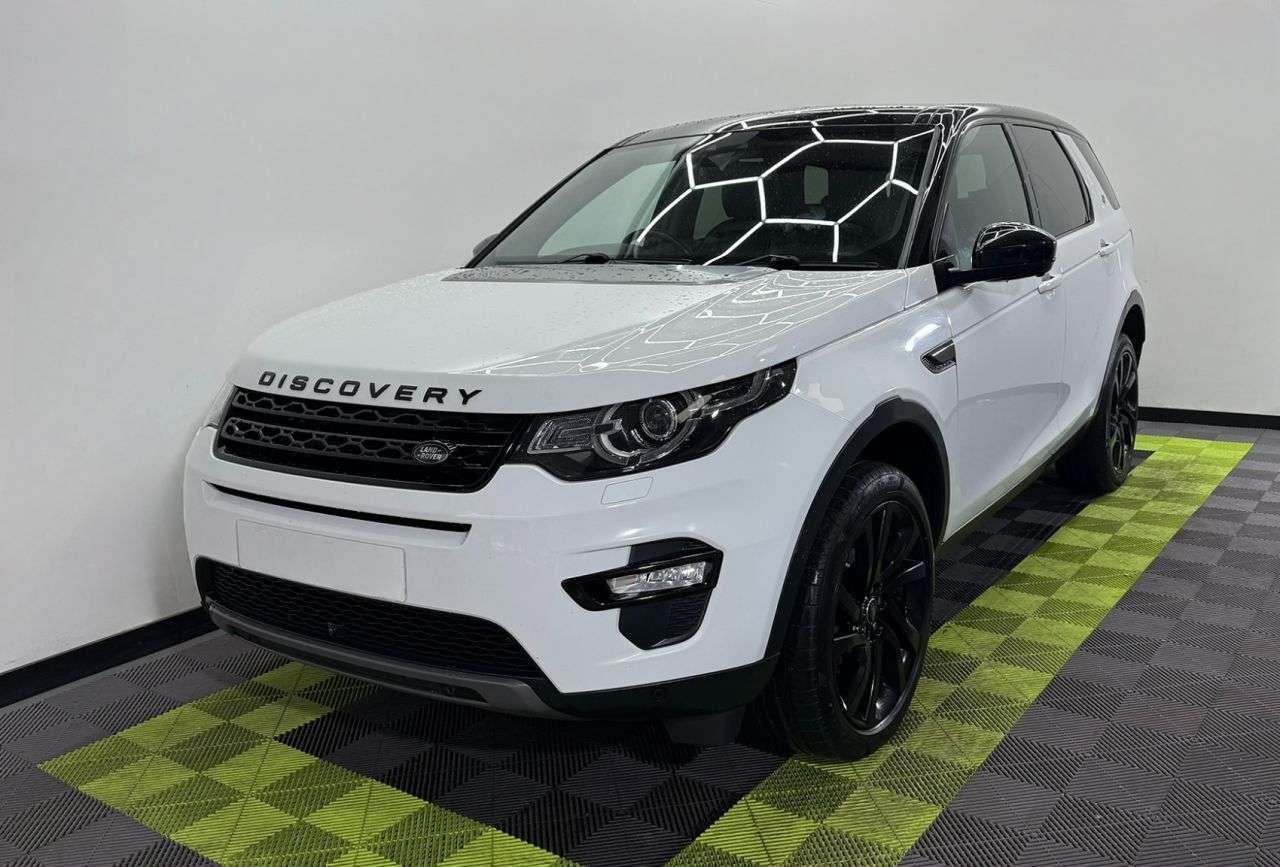 A 2018 LAND ROVER DISCOVERY SPORT 2.0 TD4 HSE Black SUV 5dr Diesel Auto 4WD Euro 6 (s/s) (180 ps) A 2018 LAND ROVER DISCOVERY SPORT 2.0 TD4 HSE Black SUV 5dr Diesel Auto 4WD Euro 6 (s/s) (180 ps)
