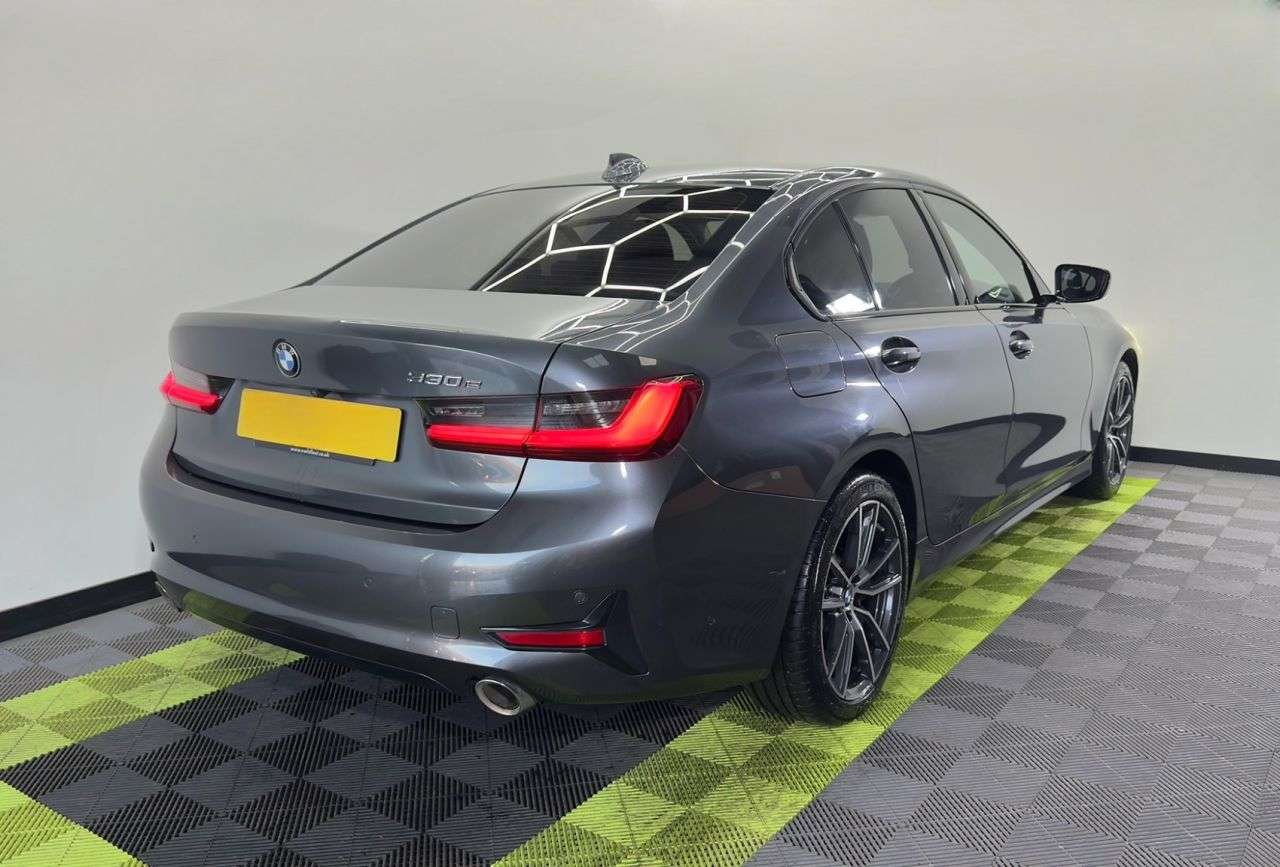 A 2020 BMW 3 SERIES 2.0 330e 12kWh Sport Pro Saloon 4dr Petrol Plug-in Hybrid Auto Euro 6 (s/s) A 2020 BMW 3 SERIES 2.0 330e 12kWh Sport Pro Saloon 4dr Petrol Plug-in Hybrid Auto Euro 6 (s/s)