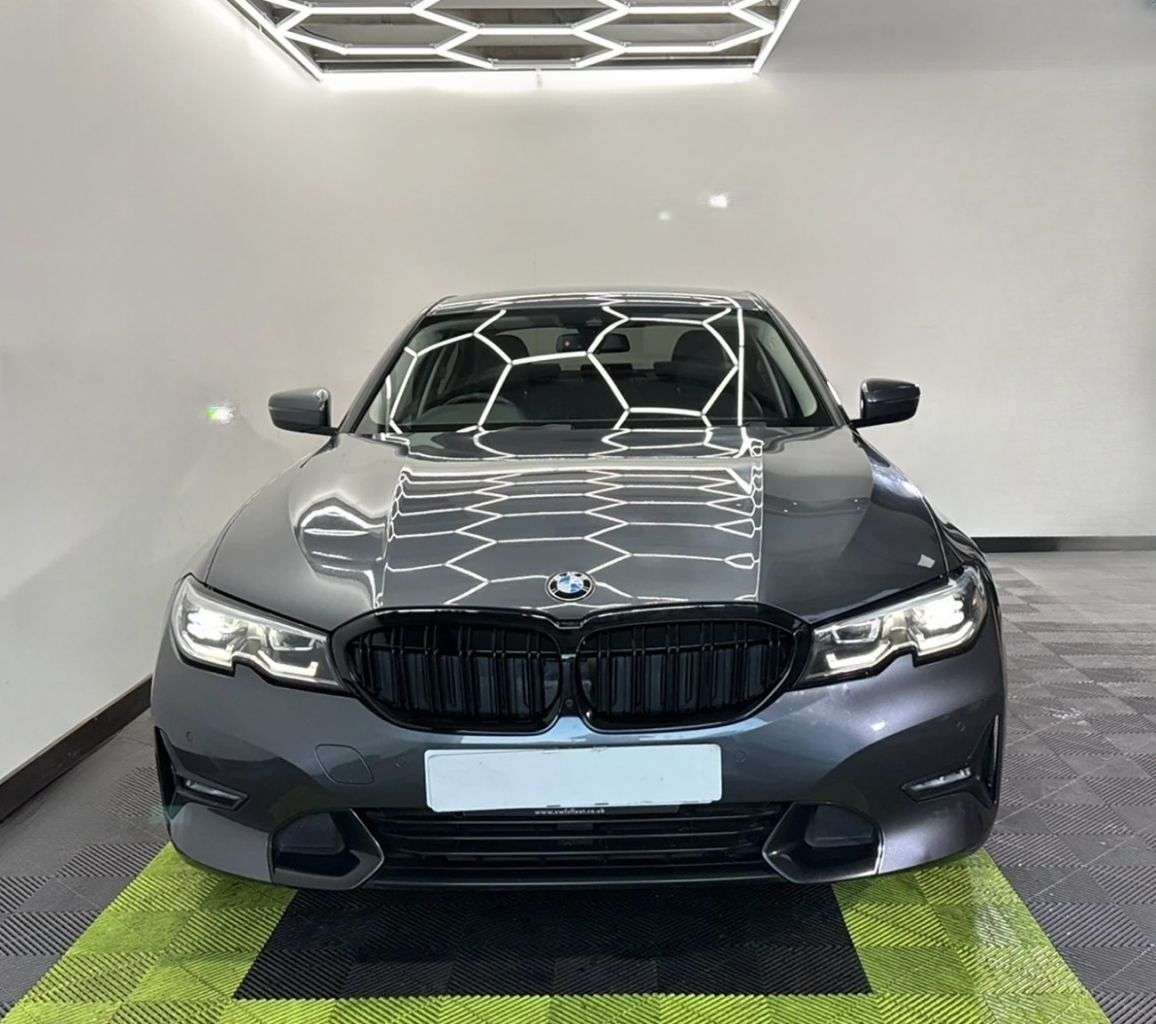 A 2020 BMW 3 SERIES 2.0 330e 12kWh Sport Pro Saloon 4dr Petrol Plug-in Hybrid Auto Euro 6 (s/s) A 2020 BMW 3 SERIES 2.0 330e 12kWh Sport Pro Saloon 4dr Petrol Plug-in Hybrid Auto Euro 6 (s/s)