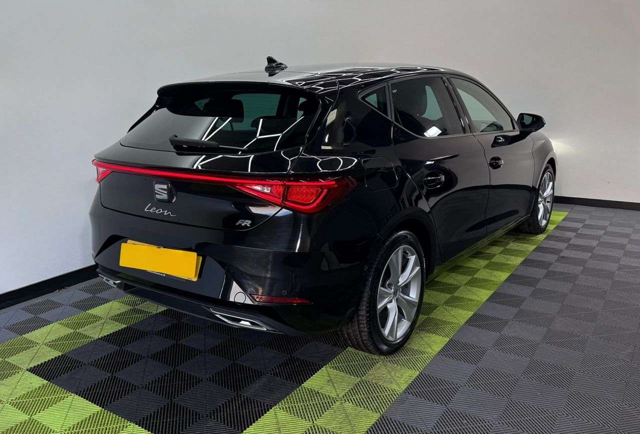 A 2022 SEAT LEON 1.0 TSI EVO FR Hatchback 5dr Petrol Manual Euro 6 (s/s) (110 ps) A 2022 SEAT LEON 1.0 TSI EVO FR Hatchback 5dr Petrol Manual Euro 6 (s/s) (110 ps)