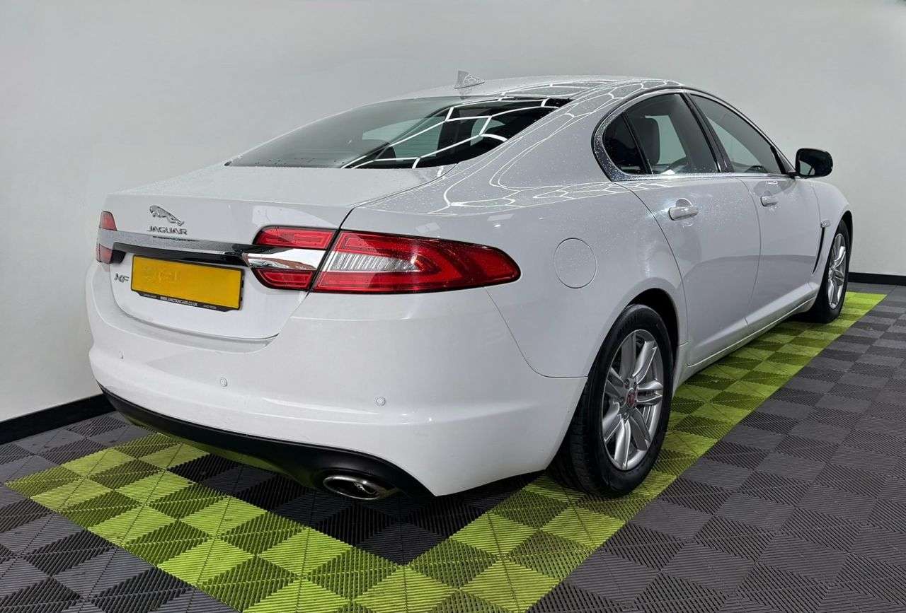 A 2014 JAGUAR XF 2.2d Luxury Saloon 4dr Diesel Auto Euro 5 (s/s) (163 ps) A 2014 JAGUAR XF 2.2d Luxury Saloon 4dr Diesel Auto Euro 5 (s/s) (163 ps)