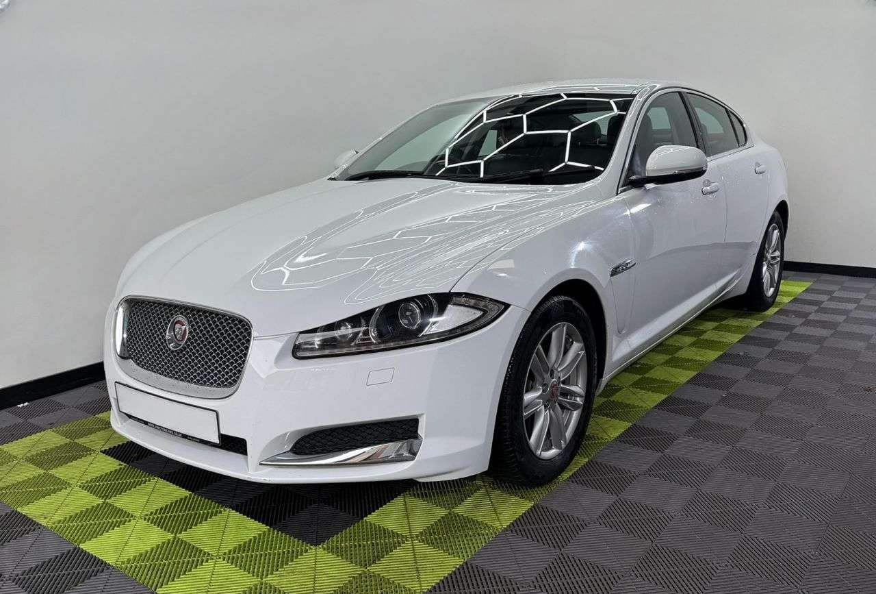 A 2014 JAGUAR XF 2.2d Luxury Saloon 4dr Diesel Auto Euro 5 (s/s) (163 ps) A 2014 JAGUAR XF 2.2d Luxury Saloon 4dr Diesel Auto Euro 5 (s/s) (163 ps)