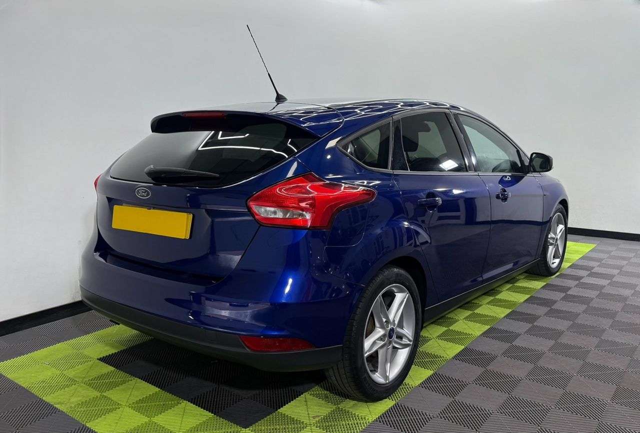A 2015 FORD FOCUS 1.6 TDCi Zetec Hatchback 5dr Diesel Manual Euro 5 (s/s) (115 ps) A 2015 FORD FOCUS 1.6 TDCi Zetec Hatchback 5dr Diesel Manual Euro 5 (s/s) (115 ps)