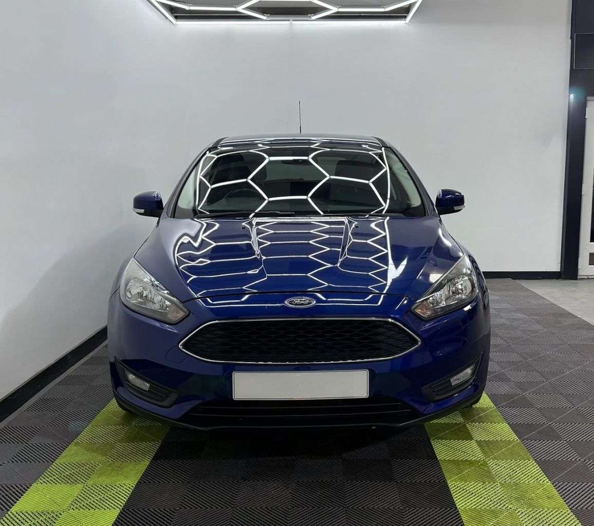 A 2015 FORD FOCUS 1.6 TDCi Zetec Hatchback 5dr Diesel Manual Euro 5 (s/s) (115 ps) A 2015 FORD FOCUS 1.6 TDCi Zetec Hatchback 5dr Diesel Manual Euro 5 (s/s) (115 ps)