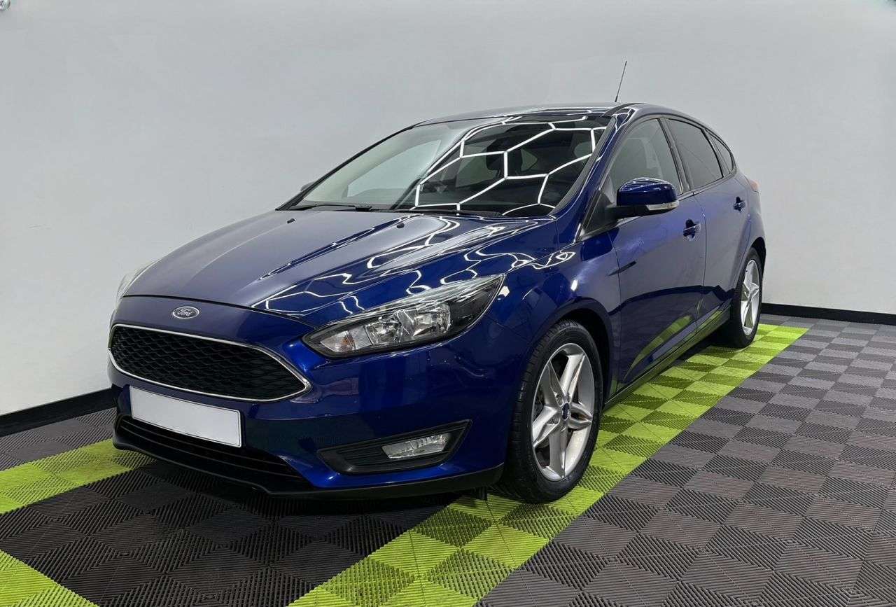 A 2015 FORD FOCUS 1.6 TDCi Zetec Hatchback 5dr Diesel Manual Euro 5 (s/s) (115 ps) A 2015 FORD FOCUS 1.6 TDCi Zetec Hatchback 5dr Diesel Manual Euro 5 (s/s) (115 ps)