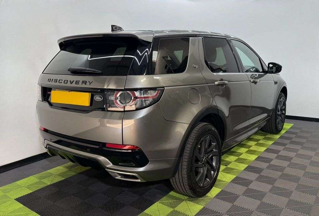 A 2017 LAND ROVER DISCOVERY SPORT 2.0 TD4 SE Tech SUV 5dr Diesel Auto 4WD Euro 6 (s/s) (180 ps) A 2017 LAND ROVER DISCOVERY SPORT 2.0 TD4 SE Tech SUV 5dr Diesel Auto 4WD Euro 6 (s/s) (180 ps)