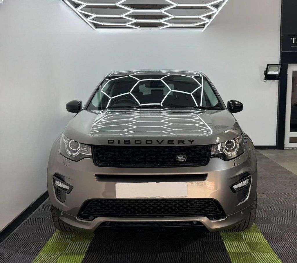 A 2017 LAND ROVER DISCOVERY SPORT 2.0 TD4 SE Tech SUV 5dr Diesel Auto 4WD Euro 6 (s/s) (180 ps) A 2017 LAND ROVER DISCOVERY SPORT 2.0 TD4 SE Tech SUV 5dr Diesel Auto 4WD Euro 6 (s/s) (180 ps)