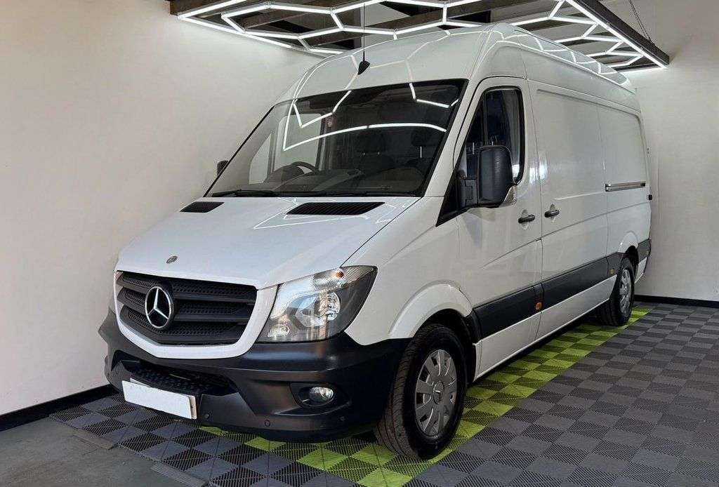 A 2015 MERCEDES-BENZ SPRINTER 2.1 313 CDi Panel Van 4dr Diesel Manual RWD L2 (129 bhp) A 2015 MERCEDES-BENZ SPRINTER 2.1 313 CDi Panel Van 4dr Diesel Manual RWD L2 (129 bhp)