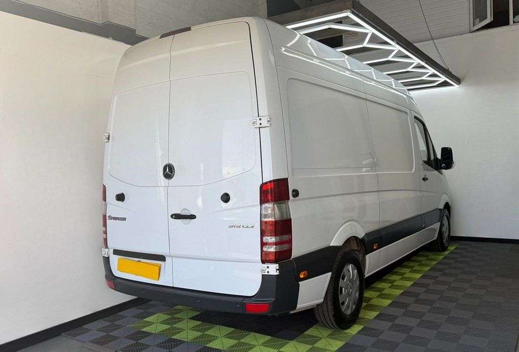 A 2015 MERCEDES-BENZ SPRINTER 2.1 313 CDi Panel Van 4dr Diesel Manual RWD L2 (129 bhp) A 2015 MERCEDES-BENZ SPRINTER 2.1 313 CDi Panel Van 4dr Diesel Manual RWD L2 (129 bhp)