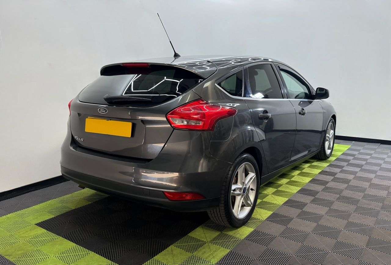 A 2015 FORD FOCUS 1.6 TDCi Zetec Hatchback 5dr Diesel Manual Euro 5 (s/s) (115 ps) A 2015 FORD FOCUS 1.6 TDCi Zetec Hatchback 5dr Diesel Manual Euro 5 (s/s) (115 ps)
