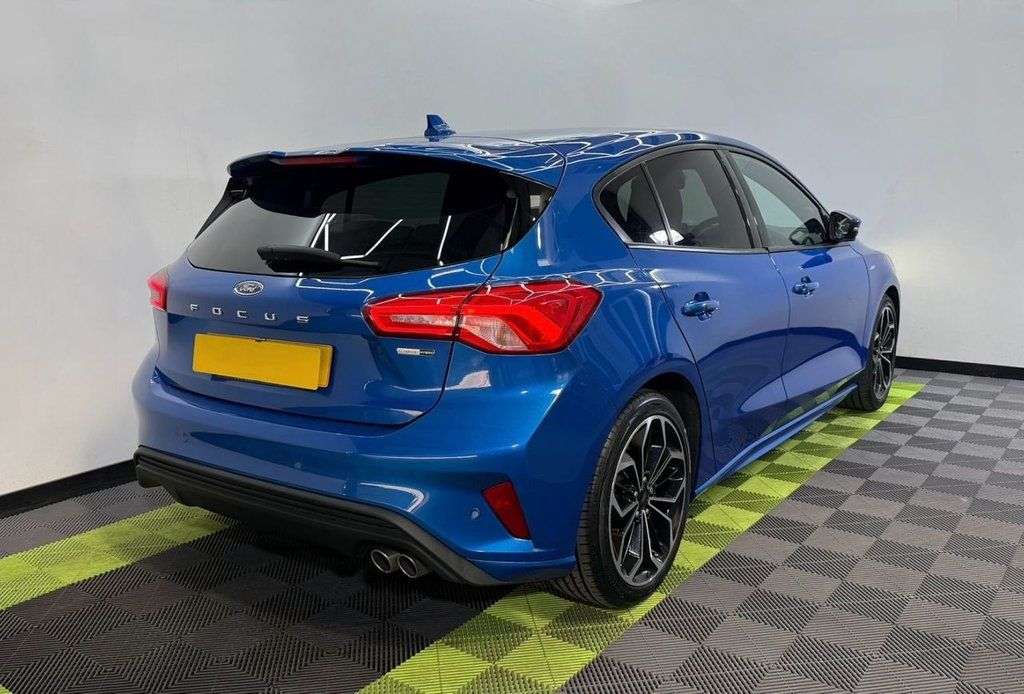 A 2021 FORD FOCUS 1.0T EcoBoost MHEV ST-Line X Edition Hatchback 5dr Petrol Manual Euro 6 (s/ A 2021 FORD FOCUS 1.0T EcoBoost MHEV ST-Line X Edition Hatchback 5dr Petrol Manual Euro 6 (s/
