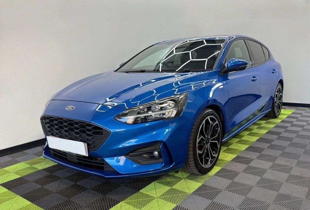 A 2021 FORD FOCUS 1.0T EcoBoost MHEV ST-Line X Edition Hatchback 5dr Petrol Manual Euro 6 (s/ A 2021 FORD FOCUS 1.0T EcoBoost MHEV ST-Line X Edition Hatchback 5dr Petrol Manual Euro 6 (s/