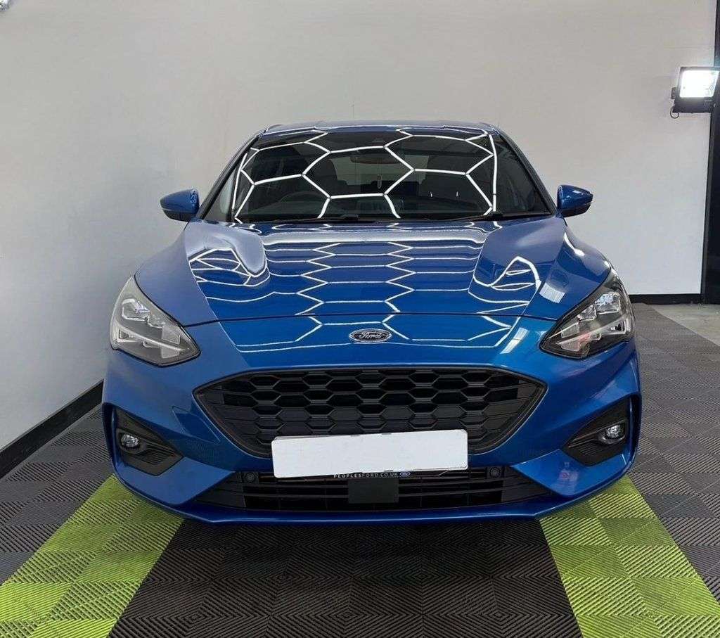 A 2021 FORD FOCUS 1.0T EcoBoost MHEV ST-Line X Edition Hatchback 5dr Petrol Manual Euro 6 (s/ A 2021 FORD FOCUS 1.0T EcoBoost MHEV ST-Line X Edition Hatchback 5dr Petrol Manual Euro 6 (s/