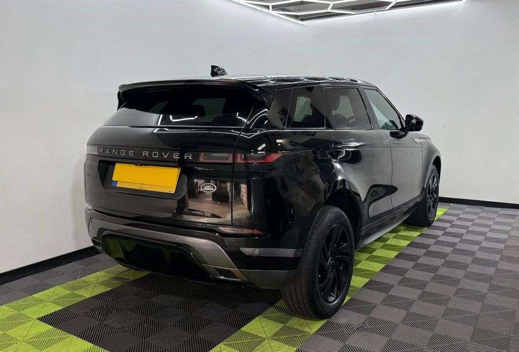 A 2021 LAND ROVER RANGE ROVER EVOQUE 2.0 D200 MHEV R-Dynamic S SUV 5dr Diesel Auto 4WD Euro 6 (s/s) (204 ps) A 2021 LAND ROVER RANGE ROVER EVOQUE 2.0 D200 MHEV R-Dynamic S SUV 5dr Diesel Auto 4WD Euro 6 (s/s) (204 ps)
