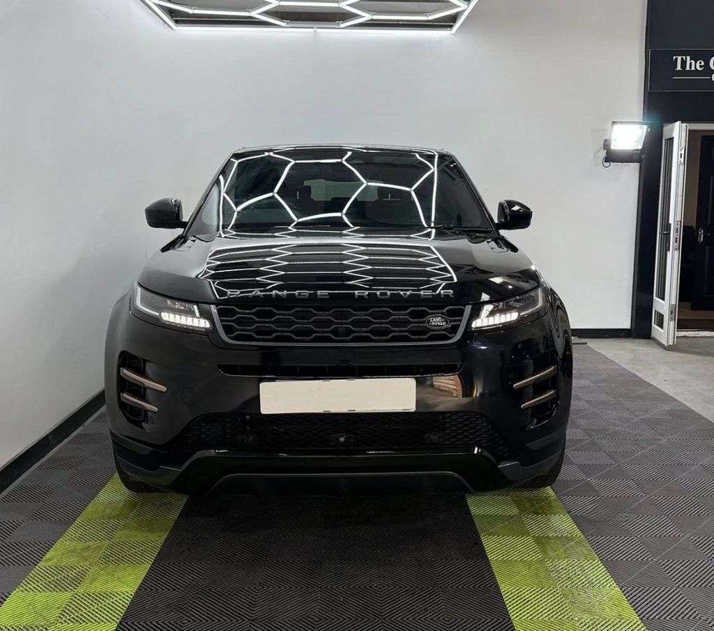 A 2021 LAND ROVER RANGE ROVER EVOQUE 2.0 D200 MHEV R-Dynamic S SUV 5dr Diesel Auto 4WD Euro 6 (s/s) (204 ps) A 2021 LAND ROVER RANGE ROVER EVOQUE 2.0 D200 MHEV R-Dynamic S SUV 5dr Diesel Auto 4WD Euro 6 (s/s) (204 ps)