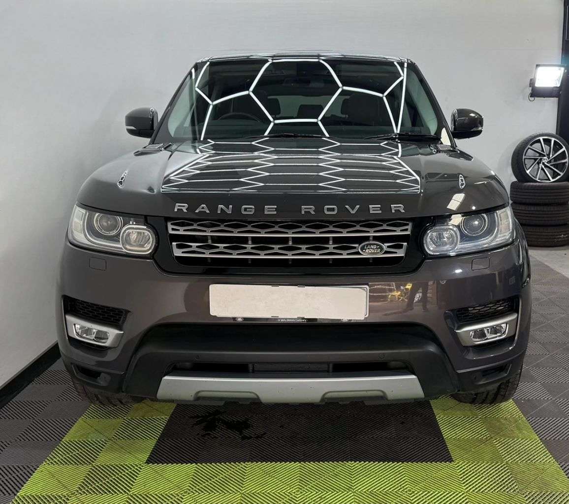A 2016 LAND ROVER RANGE ROVER SPORT 3.0 SD V6 HSE SUV 5dr Diesel Auto 4WD Euro 6 (s/s) (306 ps) A 2016 LAND ROVER RANGE ROVER SPORT 3.0 SD V6 HSE SUV 5dr Diesel Auto 4WD Euro 6 (s/s) (306 ps)